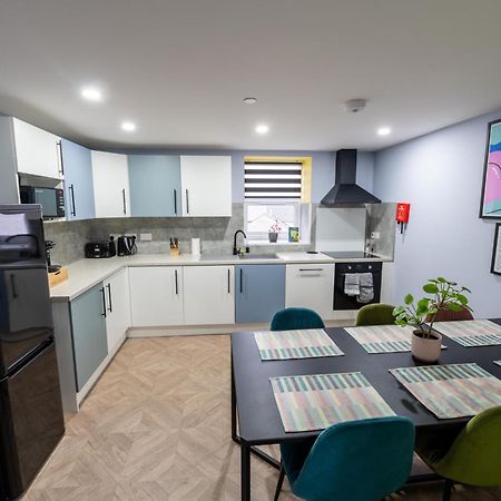 Aaron Wise - 51 Fitzhamon Apartments Кардифф Экстерьер фото
