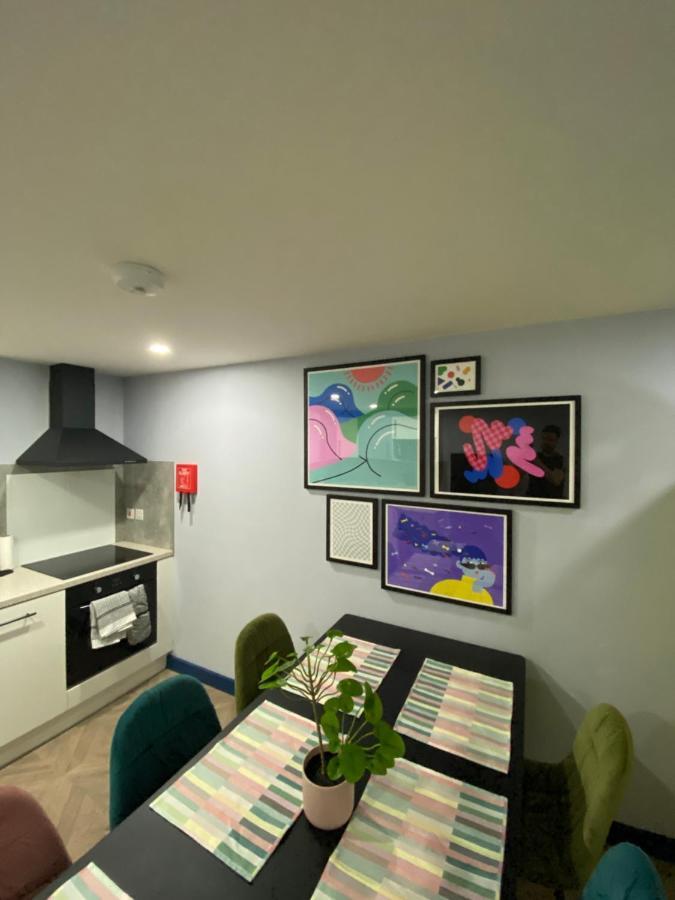 Aaron Wise - 51 Fitzhamon Apartments Кардифф Экстерьер фото
