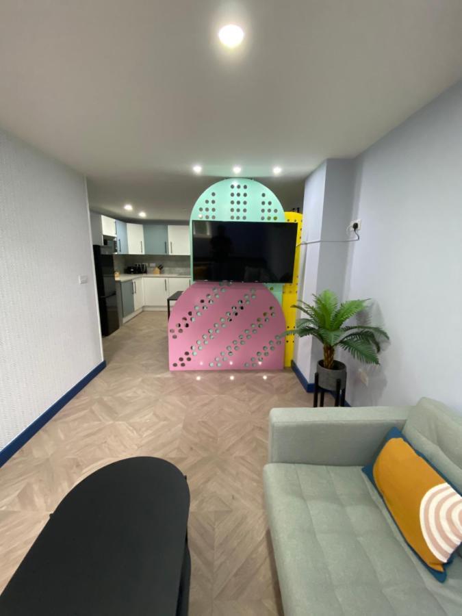 Aaron Wise - 51 Fitzhamon Apartments Кардифф Экстерьер фото