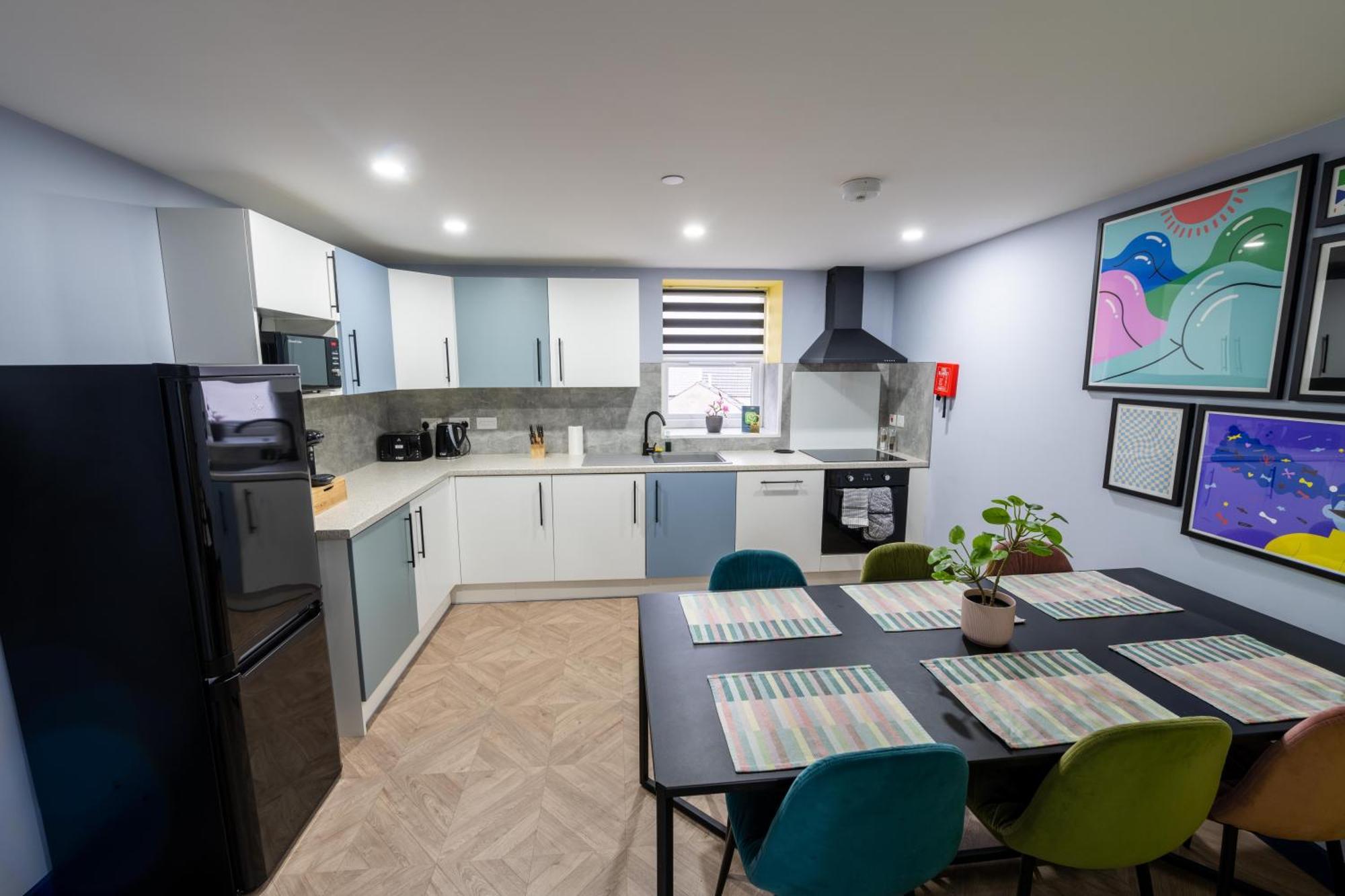 Aaron Wise - 51 Fitzhamon Apartments Кардифф Экстерьер фото